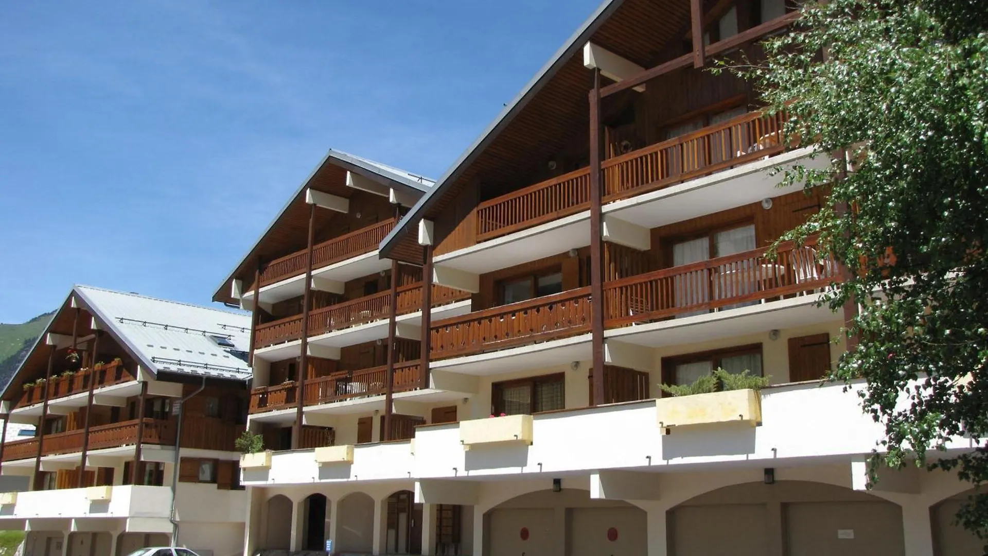 Appartement Ensoleille Avec Balcon A 2 Pas Du Telepherique Et Des Commerces A Pralognan-La-Vanoise - Fr-1-464-193